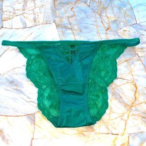 VS VERY SEXY Lace String Cheekini Panty Small